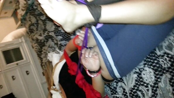 Penny Pax 是他梦寐以求的肛门红发女郎