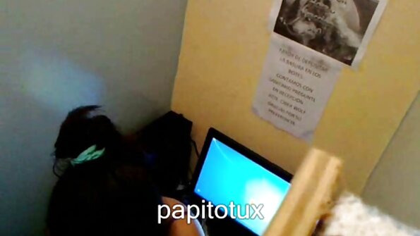 完美的大青少年山雀在他的色情铁杆辣妹