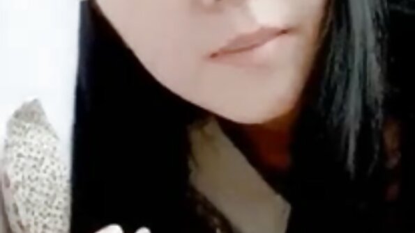 娇小灵活的哈莉·冯放弃了她的混蛋