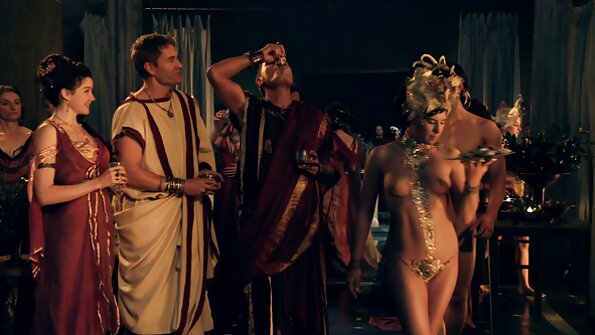 来自一个性感女孩的真正高潮，她的屁股插着屁股