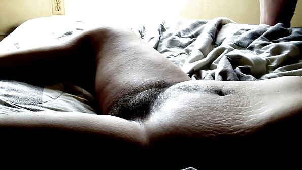 红发女郎被拍到从男友那里做面部护理