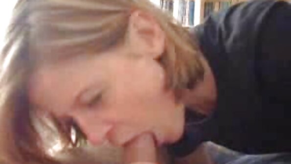 莱利雷诺兹在 POV 场景中取悦那个男人的同时看起来很棒