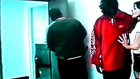 秘书梅赛德斯卡雷拉被要求按摩但性生活更好