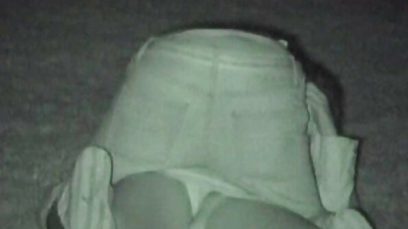 年轻女士让她与黑人发生性关系的梦想成真