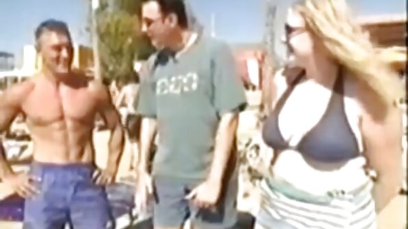 来自西班牙的性感婊子正在舔她肥厚的阴唇