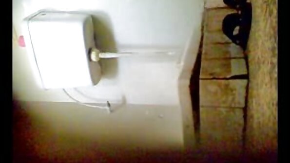 放荡的小妞喜欢运动和他妈的所以试图将它们联系起来