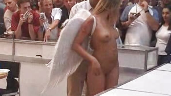 辣的金发女孩被大家伙操