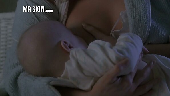 与两个可爱的女孩一起醒来，享受美妙的性爱