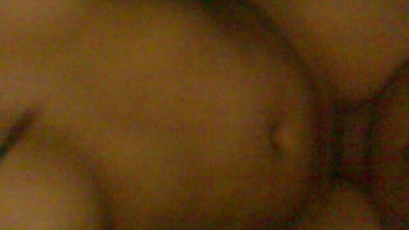 Redhead Lilith Lust 有一个火辣的身体，专为铁杆犯罪而生