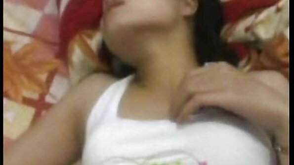 性感的年轻女士在高清中需要怪异的肛交