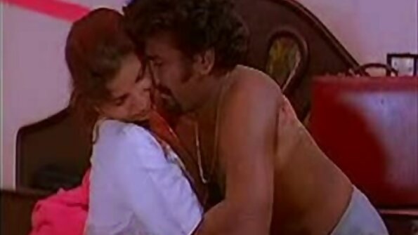 Kagney Linn Karter 的 Strapon 钢棒包括一个 DP