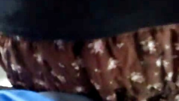 拥有自然曲线的超级怪异捷克金发女郎想要硬肛乐趣