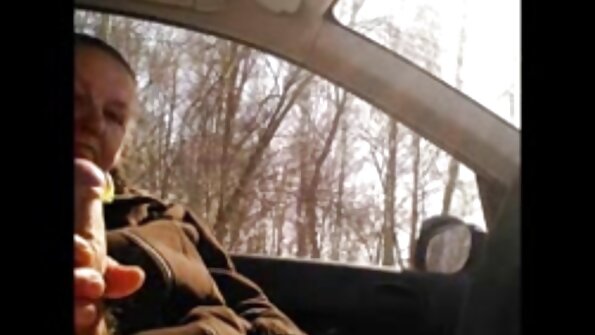 两个古怪的女人莱利尼克松和常春藤琼斯在热女同性恋行为