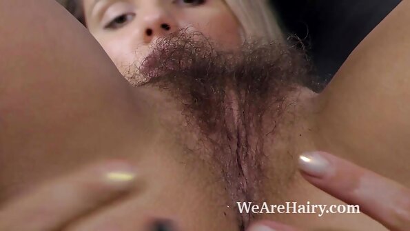 两个性感的女人被一个男人狠狠地操了