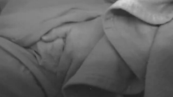 红黑的导演粗暴地在所有的洞里敲打小荡妇