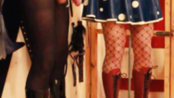 丰满的熟女红头发伊娃伯杰喜欢年轻人的阴茎