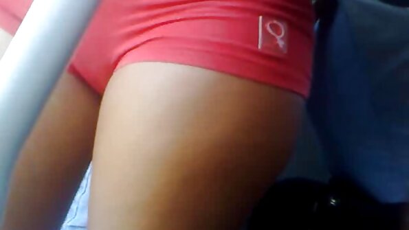 黑色丝袜与小山雀黑发美女的性爱