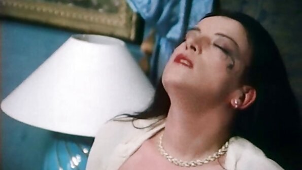 瘦娃娃脸接收到屁股和阴户的笨蛋