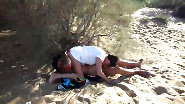 严格的家伙用他的硬肉棒惩罚拉丁继女