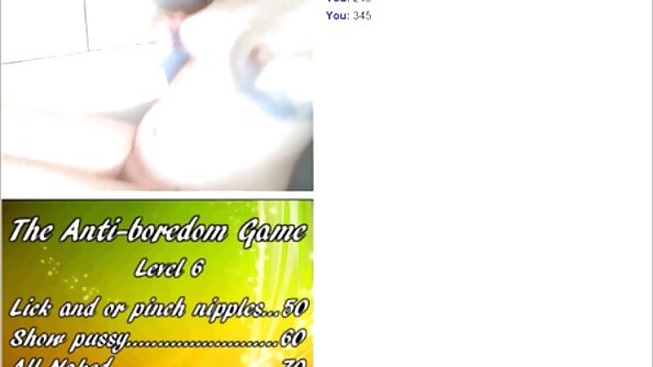 三个女孩同意在热门的群交视频中分享公鸡