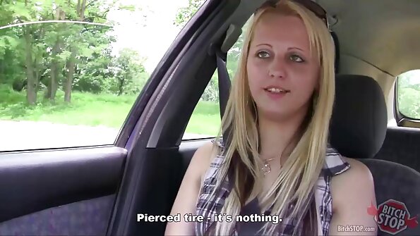 当小鸡做肛门时，紧靠镜头可以看到紧屁股