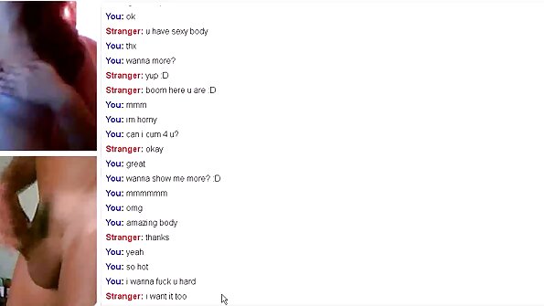 两个漂亮的瘦劫匪热情地分享一个巨大的鸡巴