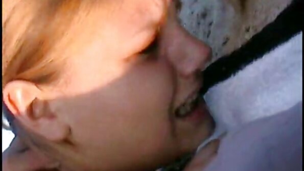 两个女孩舔对方湿漉漉的毛茸茸的阴唇