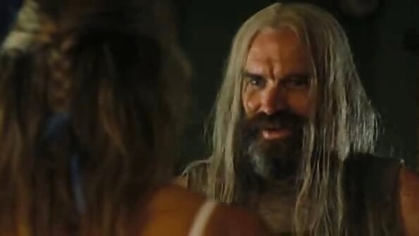 乌克兰黑发模特 Shrima Malati 骑着她男人的啄木鸟