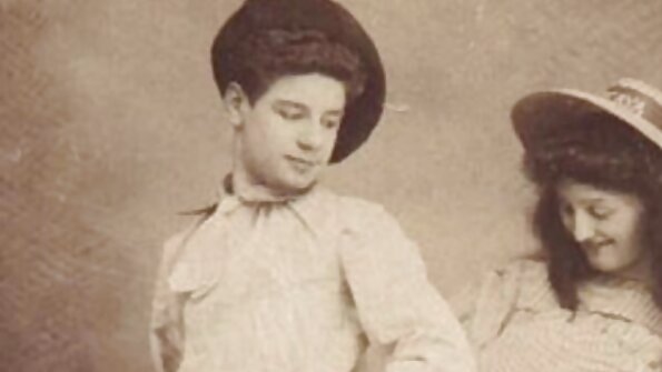 在街上的随机会面导致了螺柱和金发女郎的性行为