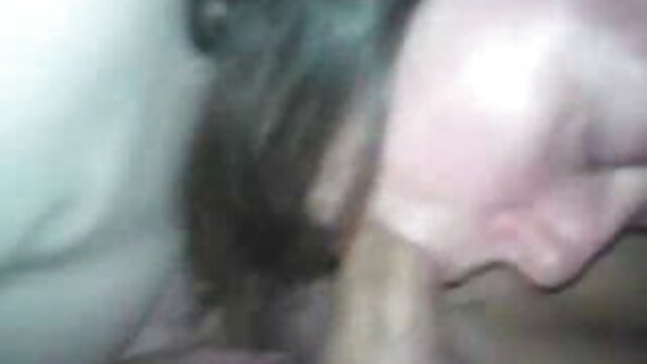 闷热的 18 岁与惊人的奶子自慰