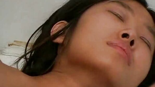 甜蜜的少女 Tetti Dew Korti 在家里被性交