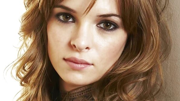 完全自然的宝贝需要不惜一切代价满足她的顾客