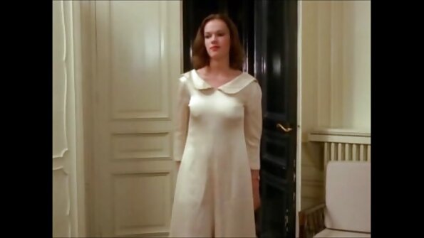 爱肛交的火辣娃娃被带入床上