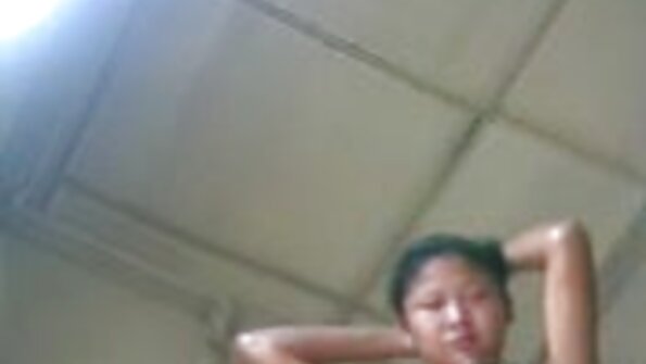 金发女郎的紧屁股需要一个很好的冲击