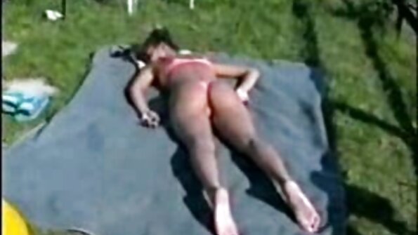 两个喜欢骑公鸡的女人正在热狂欢中做一些肛门