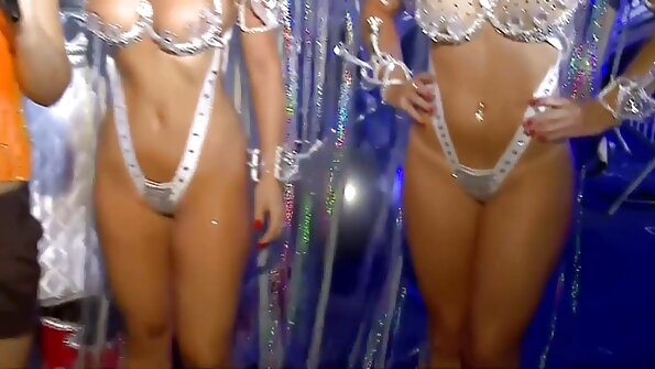 放荡的希拉里佩奇喜欢肛交和比尔贝利