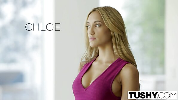 闷热的青少年在拍摄时骑在脂肪轴上