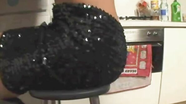 青少年泰勒梅让她的第一个肛门他妈的视频