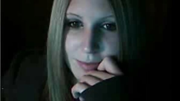 两只小鸡性感地舔对方的阴蒂