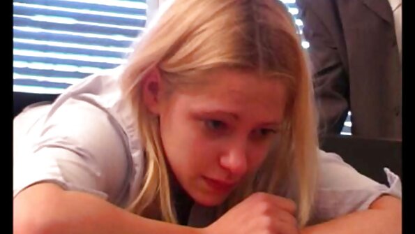 两个了不起的女同性恋者正在用手指和舔