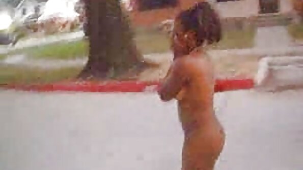 年轻的妓女被令人印象深刻的公鸡撞到了混蛋