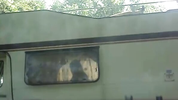 俄罗斯青少年可爱在厨房里被性交