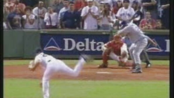 瘦黑发少女珍娜在沙发上骑着一个合适的鸡巴