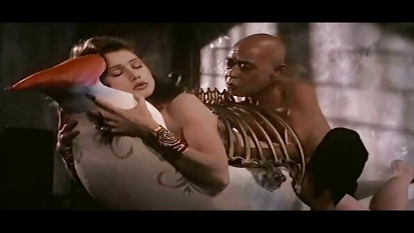 荡妇把她的脸朝下和屁股上热肛交