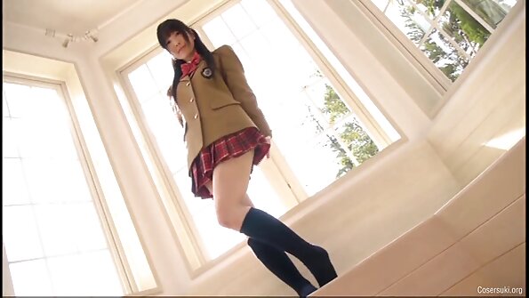 放荡的金发女郎被她肮脏的继父性交