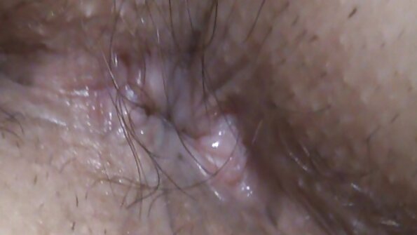 有小奶子的放荡小姐骑着一个大鸡巴