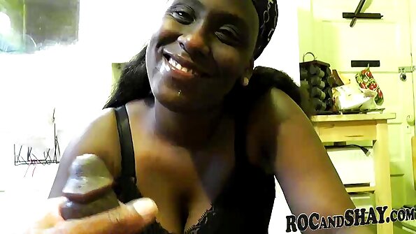 纹身色情花花公子乱搞一个美丽的黑发护送荡妇