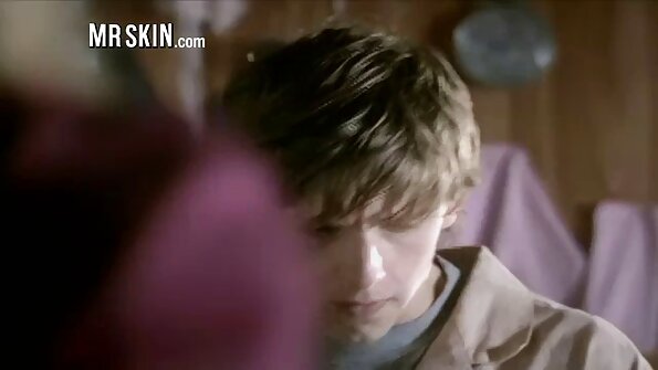 年轻人对勾引黑发女性有固定的想法