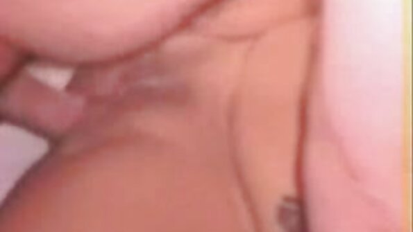 诱人的女性让丈夫在小屁股中渗透闺蜜