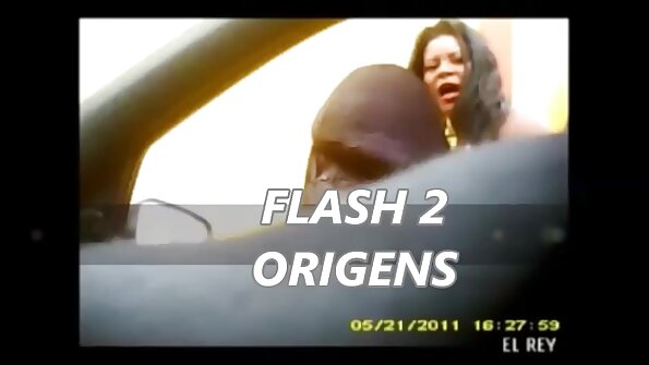 看看金发女郎如何让她的爱人对她的举动感到满意